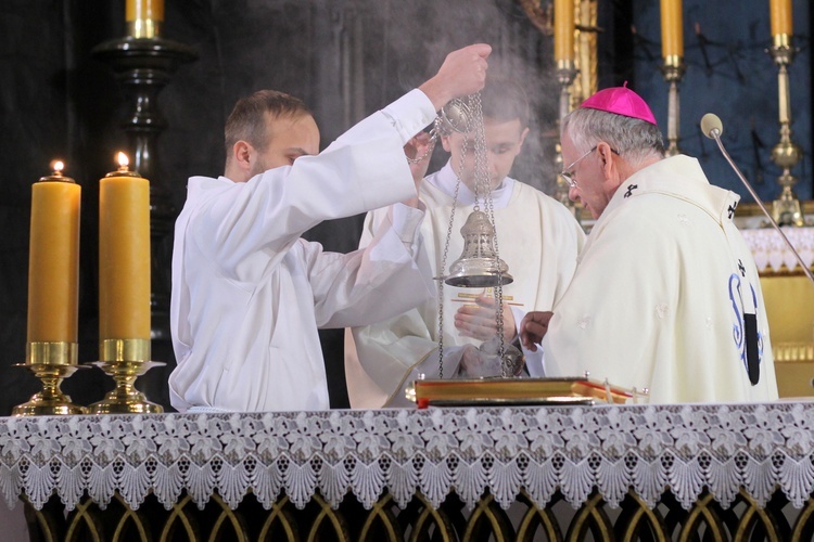 Msza św. pod przewodnictwem abp. Marka Jędraszewskiego podczas Światowego Dnia Ubogich