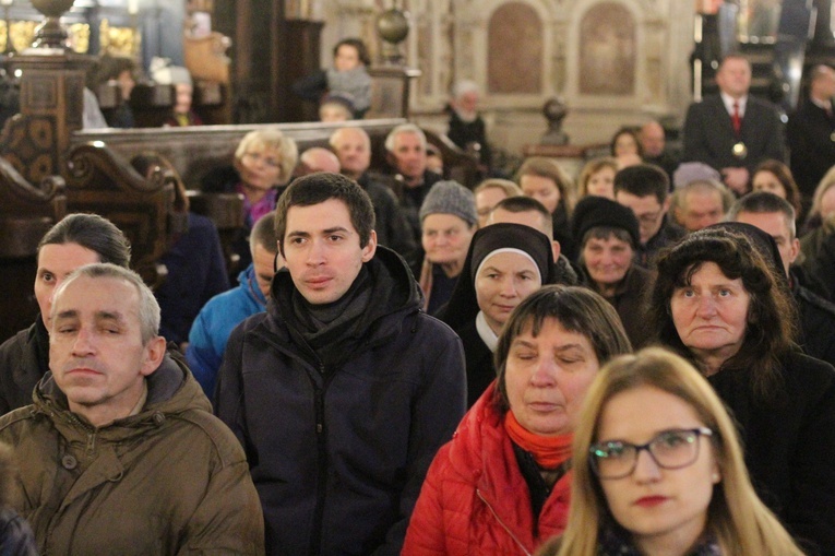 Msza św. pod przewodnictwem abp. Marka Jędraszewskiego podczas Światowego Dnia Ubogich