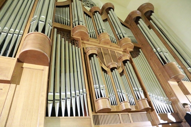 Organy w kościele pw. NSPJ w Tarnowie