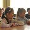 Dzieci z Rzuchowej podczas katechezy synodalnej