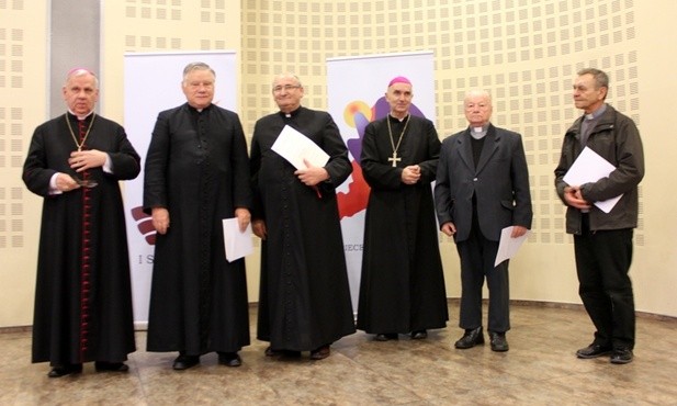Sesja synodu z nominacją biskupią