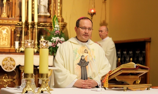 Bp Muskus: Królowanie Chrystusa nie wymaga manifestacji na ulicach