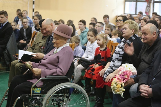 Łączniczka AK Monika Prochot z Międzybrodzia odznaczona