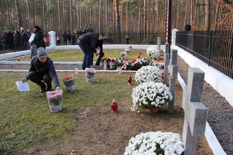 Poświęcenie cmentarza w Leontynowie