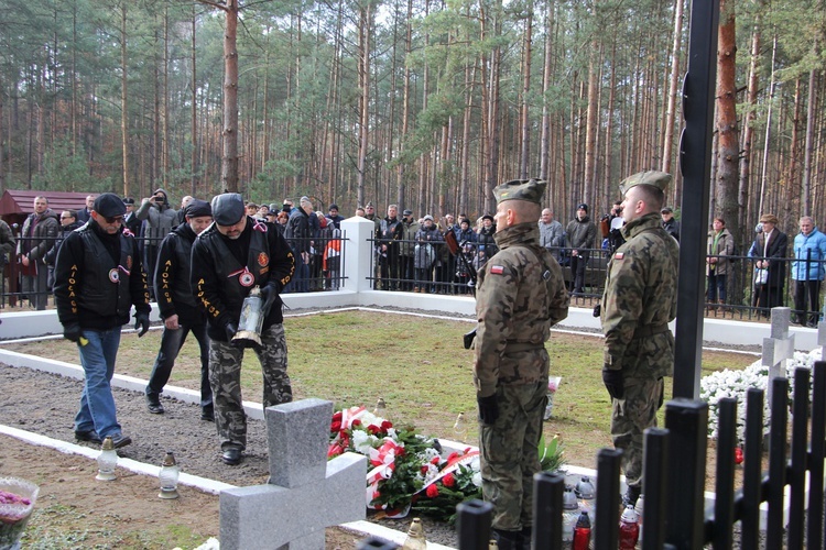 Poświęcenie cmentarza w Leontynowie