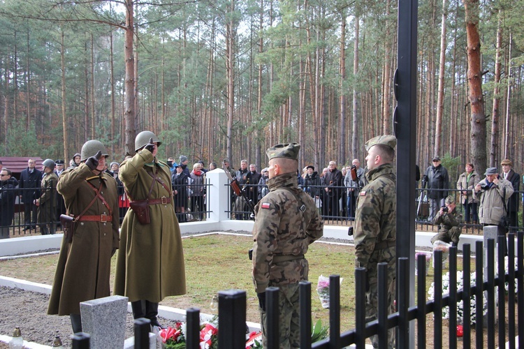 Poświęcenie cmentarza w Leontynowie