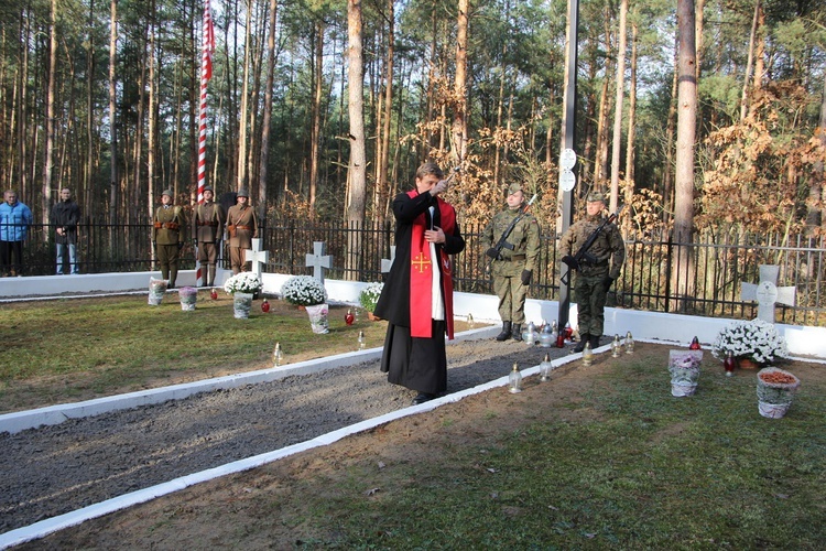 Poświęcenie cmentarza w Leontynowie