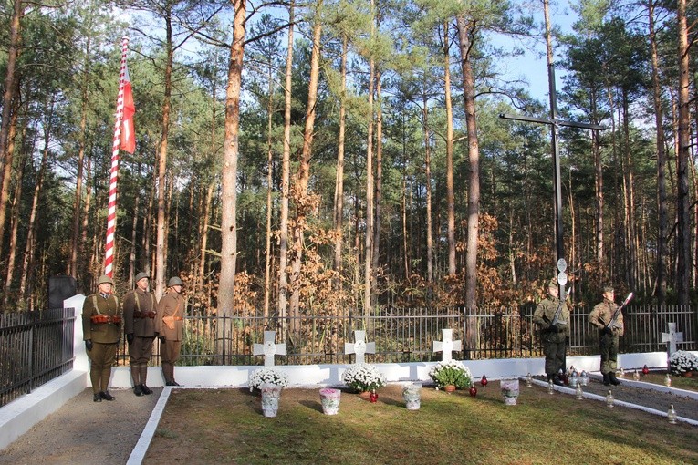 Poświęcenie cmentarza w Leontynowie
