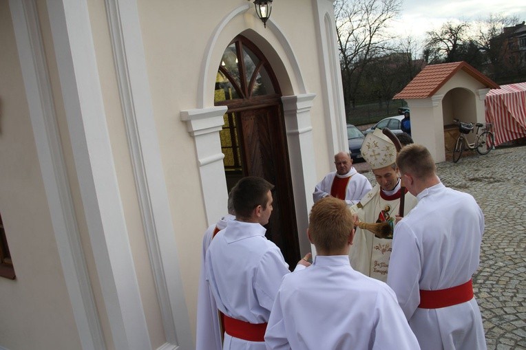 Poświęcenie organów i witraży w Mielcu-Rzochowie