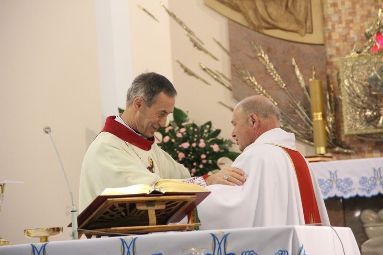 Poświęcenie organów i witraży w Mielcu-Rzochowie