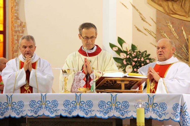 Poświęcenie organów i witraży w Mielcu-Rzochowie