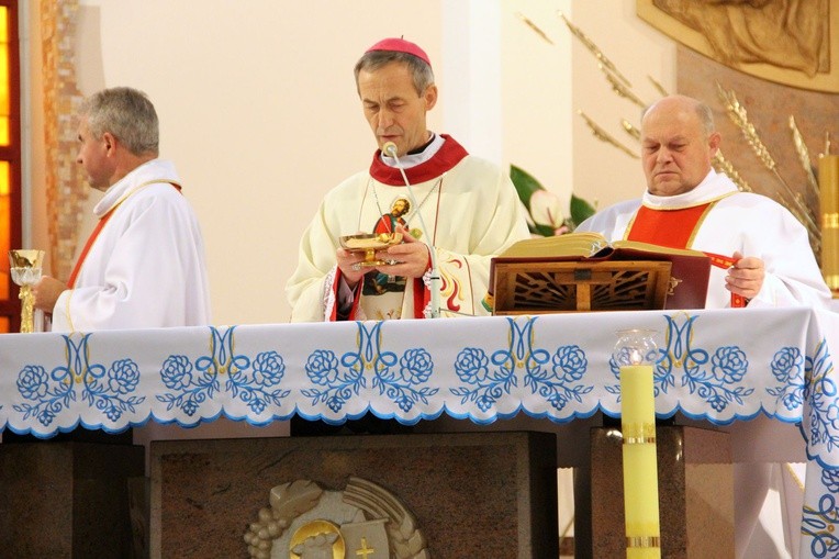 Poświęcenie organów i witraży w Mielcu-Rzochowie