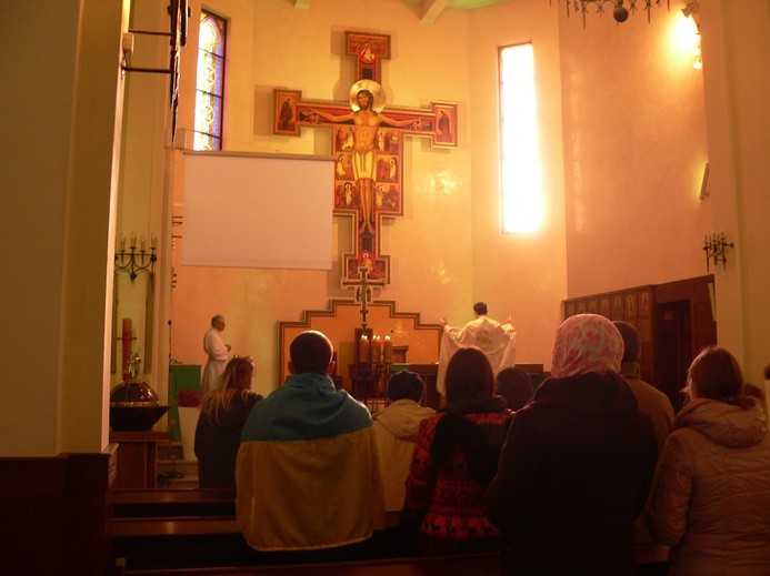 Pierwszej w języku ukraińskim liturgii w kościele pw. Miłosierdzia Bożego w Skierniewicach przewodniczył ks. Vasyl Berkyta