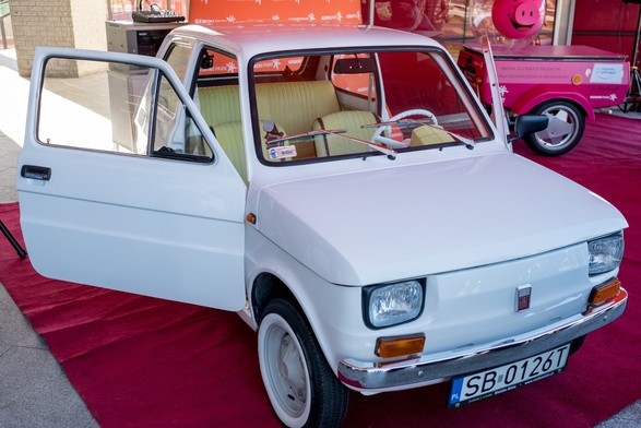 Fiat 126p wyruszył w podróż do Toma Hanksa