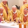 ▲	Obaj arcybiskupi sprawowali funkcje przewodniczących Komisji Episkopatu Polski ds. Misji.