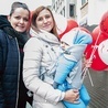 ◄	Najmłodszy kołobrzeski wolontariusz to 5-miesięczny Kacperek, który na happening przyszedł z mamą Agnieszką.
