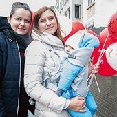 ◄	Najmłodszy kołobrzeski wolontariusz to 5-miesięczny Kacperek, który na happening przyszedł z mamą Agnieszką.