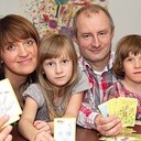 Szczęśliwi rodzice Dorota  i Marcin ze szczęśliwymi córkami, Tosią i Natalką 