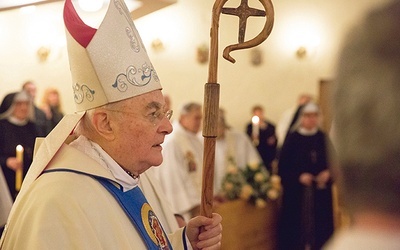 Arcybiskup urodził się w 1942 r. w Warszawie. – Złożyłem na ręce Ojca Świętego dymisję – mówi.