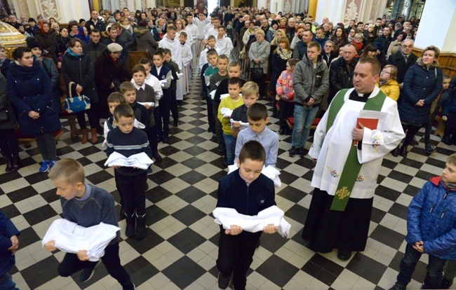 Obrzęd przyjęcia nowych ministrantów