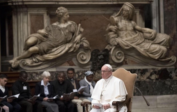 Papież: Podsycanie strachu przed migrantami to sianie przemocy