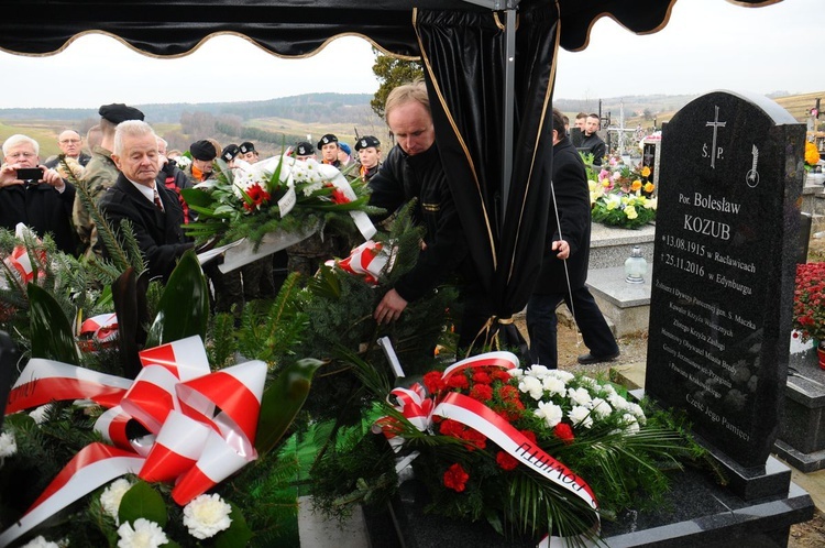 Pogrzeb por. Bolesława Kozuba, żołnierza gen. Stanisława Maczka