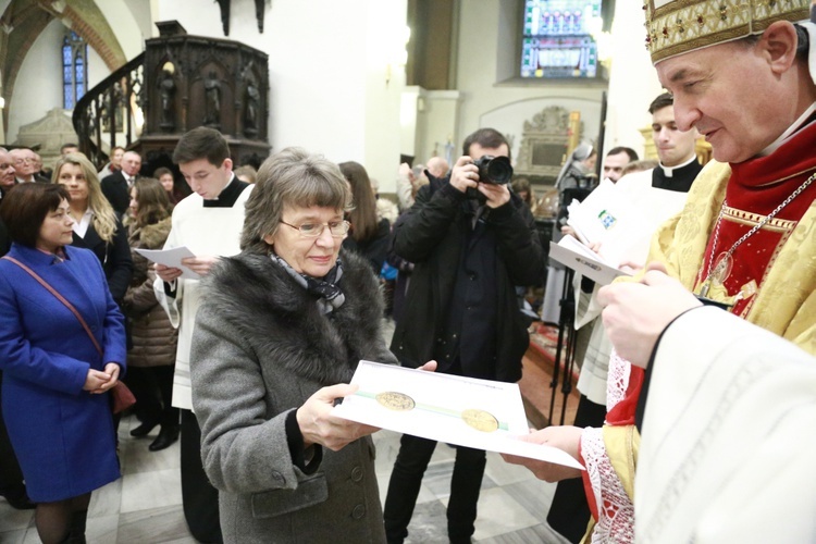 Wręczenie medali "Dei Regno Servire"