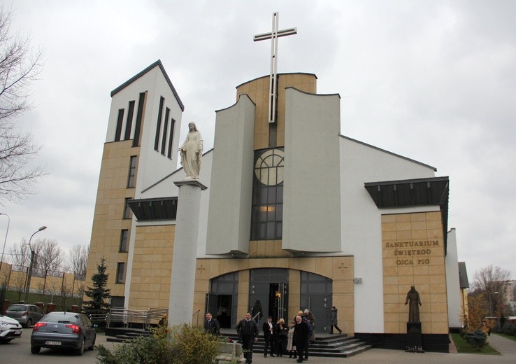 Wprowadzenie relikwii św. Szarbela