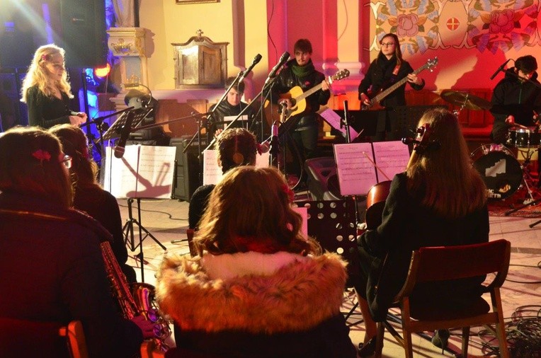 Koncert uwielbienia w Majdanie Królewskim 