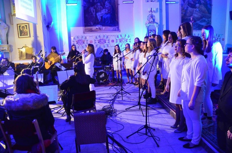 Koncert uwielbienia w Majdanie Królewskim 