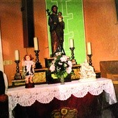 ▲	Maria Leżańska w kaplicy Matki Bożej Anielskiej w DPS. Zdjęcie z prywatnego albumu rodziny Marii Joanny Michałowskiej.