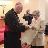 ▲	Odznaczenie otrzymała także Maria Przystasz z Legnicy.