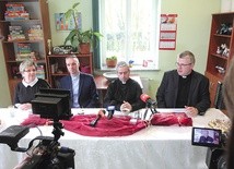 ▲	Spotkanie z dziennikarzami świeckich mediów było okazją  do budowania wizerunku Caritas w oczach Polaków.