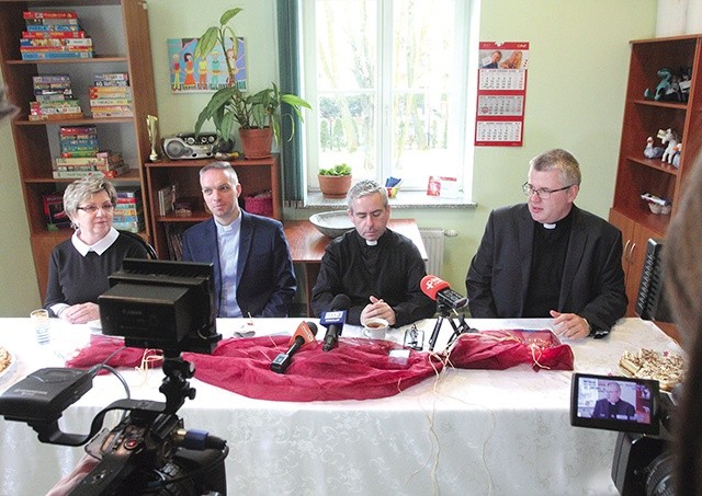 ▲	Spotkanie z dziennikarzami świeckich mediów było okazją  do budowania wizerunku Caritas w oczach Polaków.