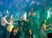 ▲	Młodzi pokazali, że do świetnej zabawy nie potrzeba używek.