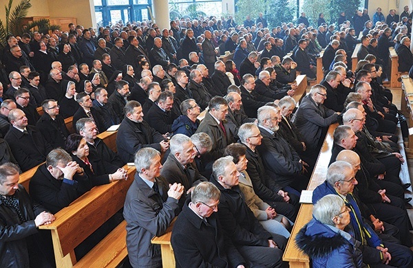 ▲	W uroczystość Chrystusa Króla kościół seminaryjno-akademicki w Opolu aż huczał od modlitwy i śpiewu.