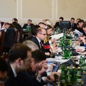 Sejmowa komisja przyjęła główną poprawkę PiS ws. wyboru sędziów do KRS
