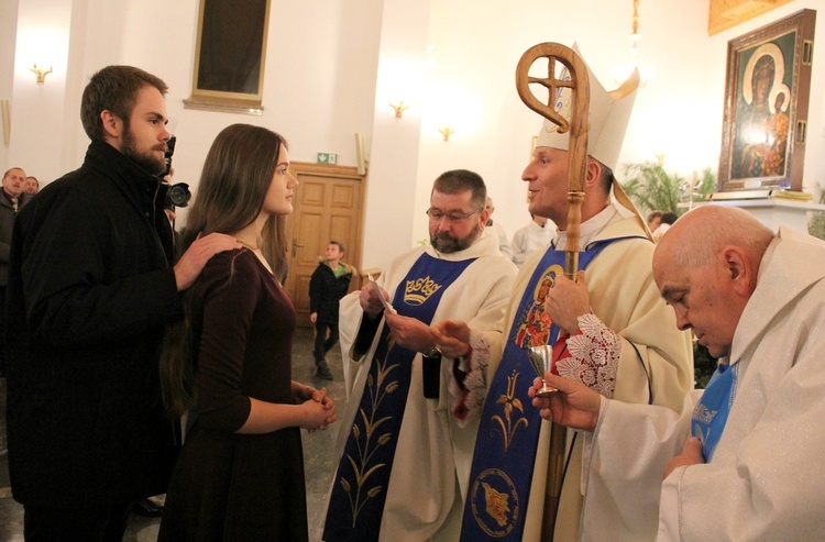 Zakręt. Bierzmowanie przy Madonnie