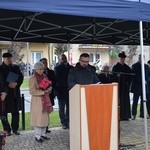 Odłsonięcie monumentu poświęconego Janowi Karskiemu w Izbicy