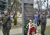 Odłsonięcie monumentu poświęconego Janowi Karskiemu w Izbicy