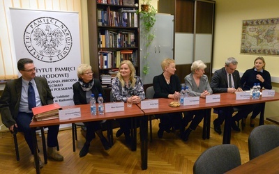 Przekazanie dokumentów odbyło się w radomskiej siedzibie IPN