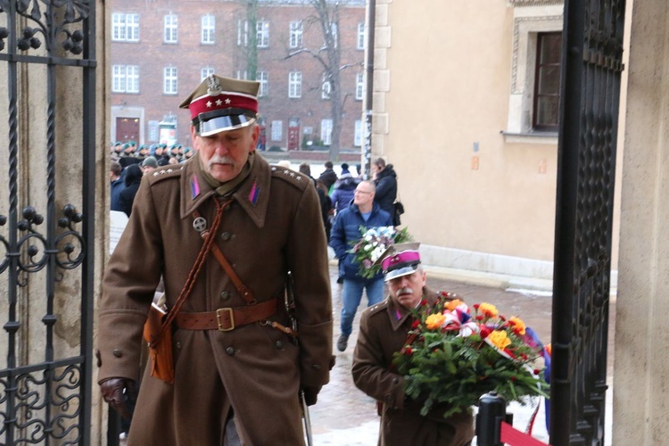 Uczniowie uczcili pamięć marszałka Józefa Piłsudskiego