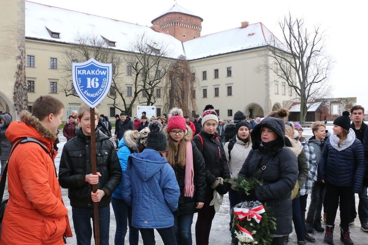 Uczniowie uczcili pamięć marszałka Józefa Piłsudskiego