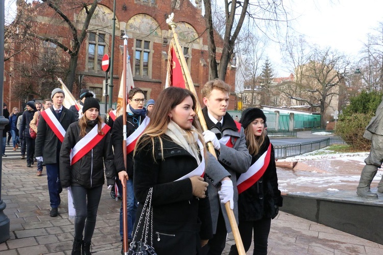 Uczniowie uczcili pamięć marszałka Józefa Piłsudskiego