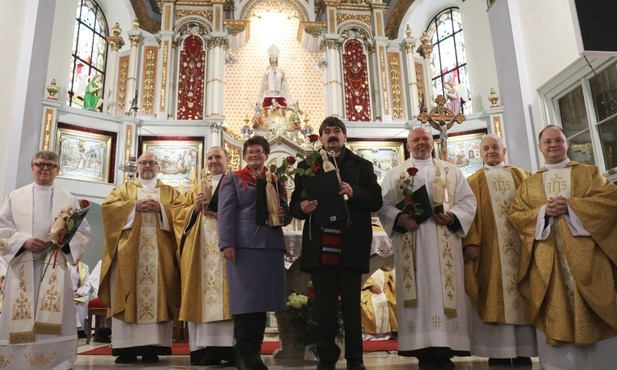Uhonorowani statuetkami oraz moderatorzy ADŚ