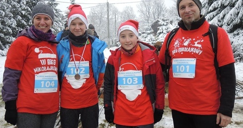 Rodzina Fuczików - mama Agnieszka, tata Andrzej i synowie Łukasz i Szymon - wzięła udział w biegu w komplecie