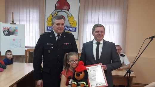 Nagrodzono 9-letnią Julkę, która uratowała rodzinę przed zaczadzeniem