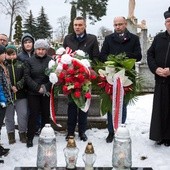 W Starym Ciepielowie znajduje się masowy grób ofiar terroru niemieckiego, gdzie zostały przeniesione szczątki zamordowanych. Tu złożono kwiaty, zapalono znicze i modlono się za dusze bohaterów