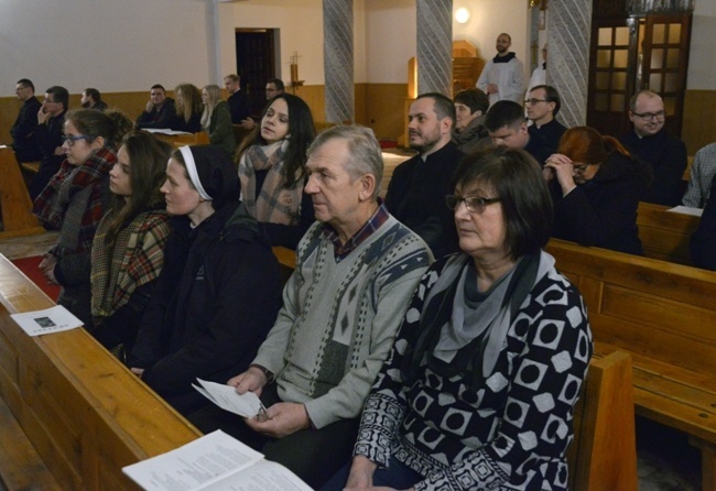 Akatyst w seminaryjnej kaplicy w Radomiu