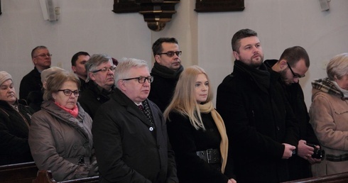 Nieść znamiona świętości